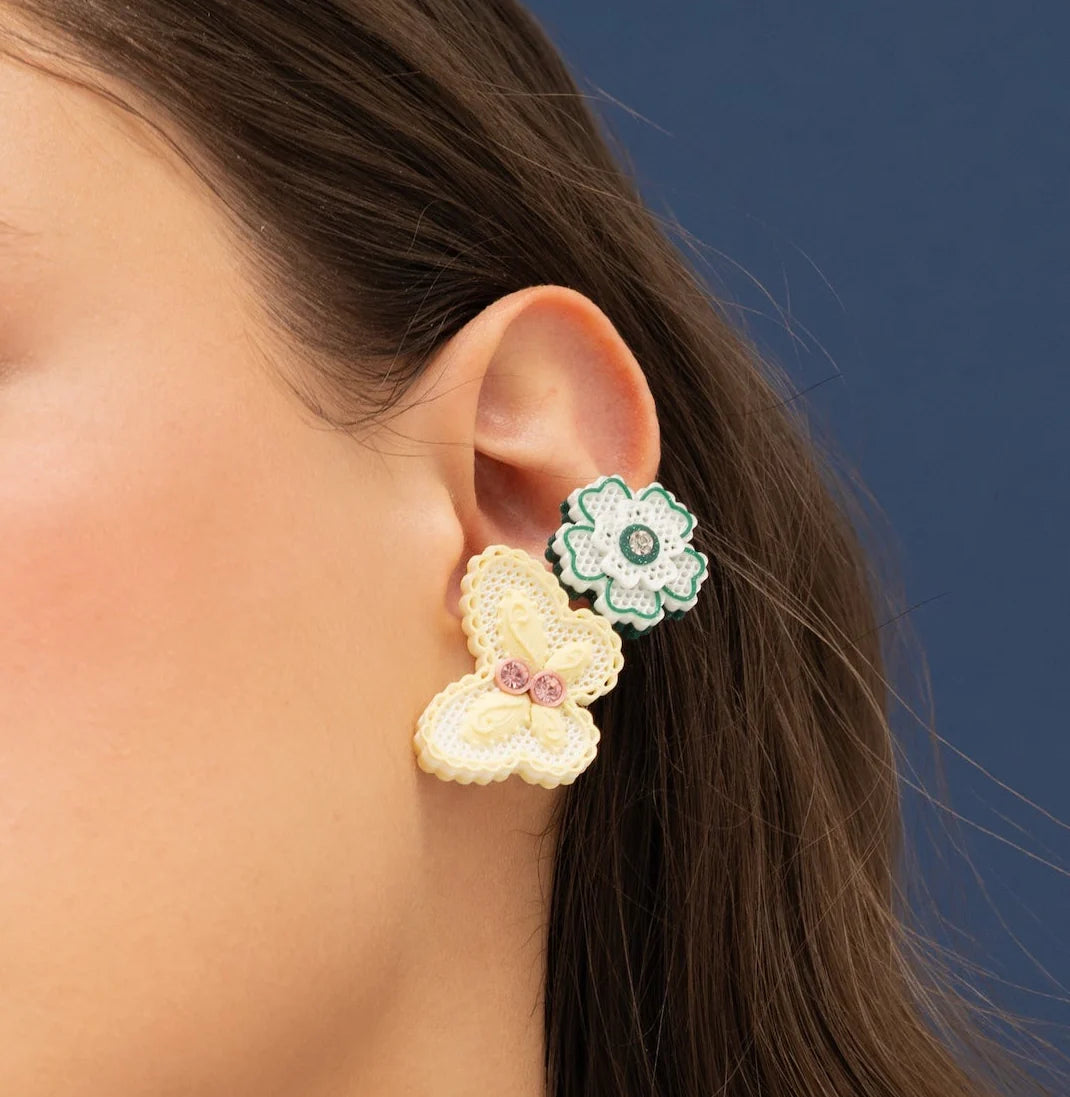 LACE VANILLA BUTTERFLY STUDS