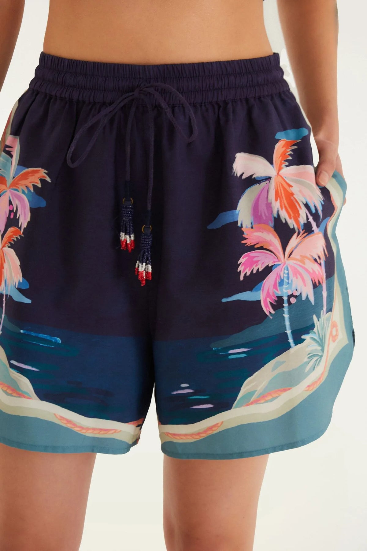SHORT LUAR