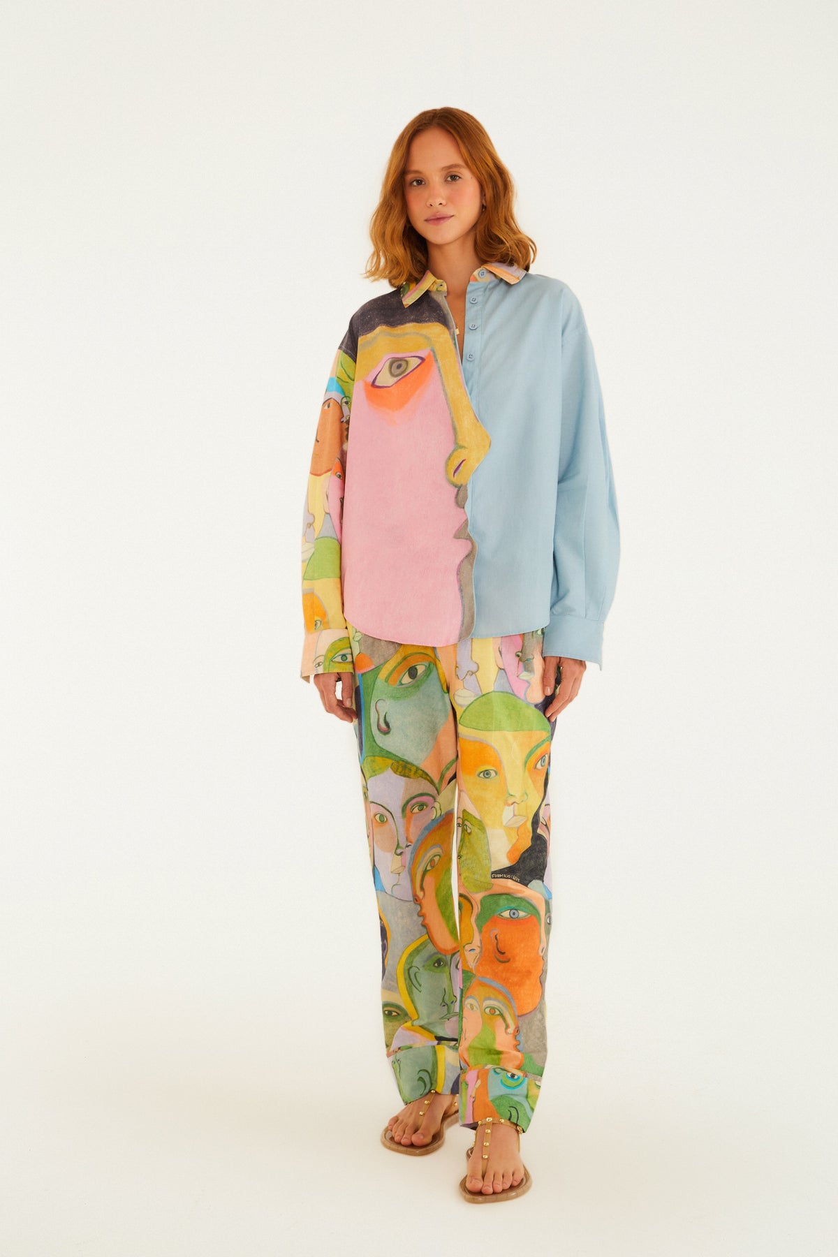 CAMISA ESTAMPADA MULTITUD ANA LEOVY