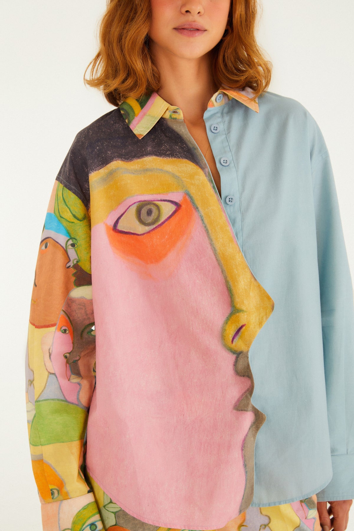 CAMISA ESTAMPADA MULTITUD ANA LEOVY